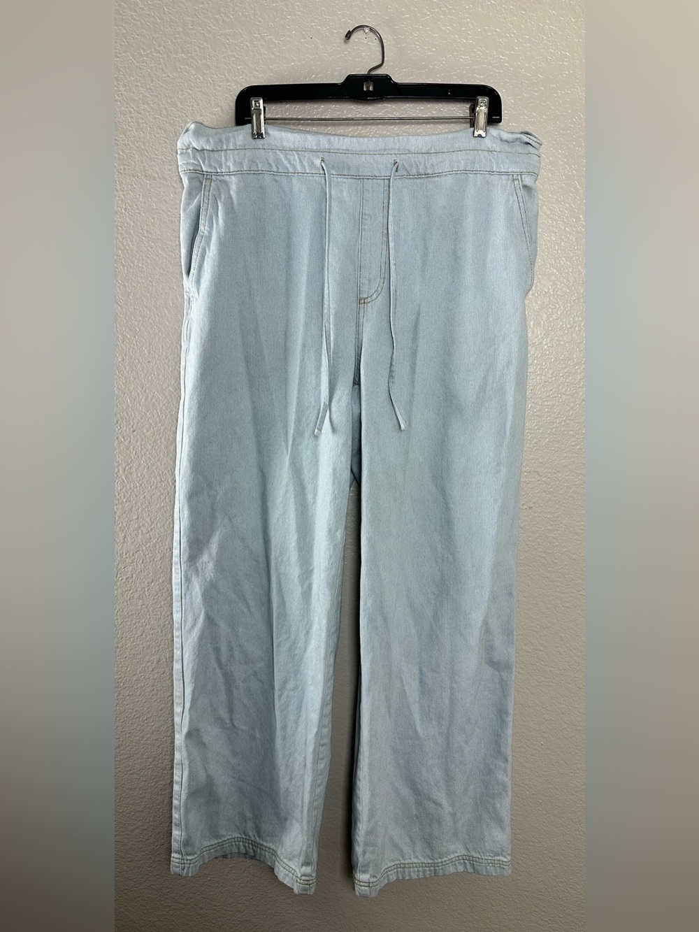 Universal Thread Light Blue wide leg jeans Size 10R